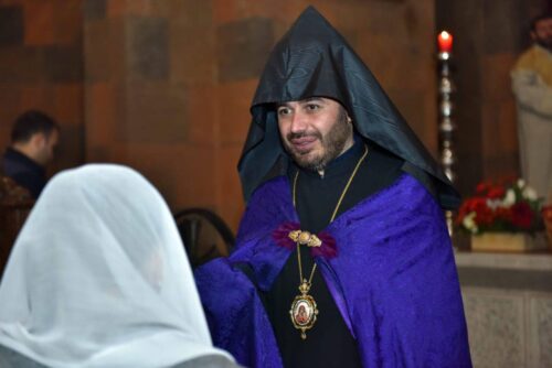 Դատարանը չի կարող միջամտել Եկեղեցու ներքին կանոնակարգումներին․ փաստաբանը՝ Մայր Աթոռի դեմ եպիսկոպոս Սարոյանի ներկայացրած հայցի մասին