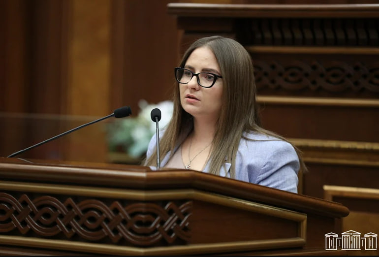 Վիգեն Էուլջեքջյանի կնոջ՝ Հայաստան ժամանելու բոլոր հարցերը հոգ է տարել ՀՅԴ-ն. պատգամավոր Վիգեն Էուլջեքջյանի կնոջ՝ Հայաստան ժամանելու բոլոր հարցերը հոգ է տարել ՀՅԴ-ն. պատգամավոր