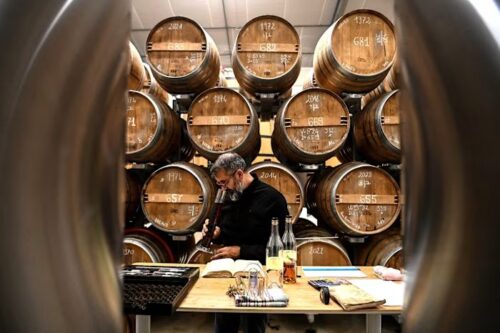 Здоровый образ жизни? Мировой спрос на алкоголь падает, производители не знают, что делать с алкоголем на своих складах