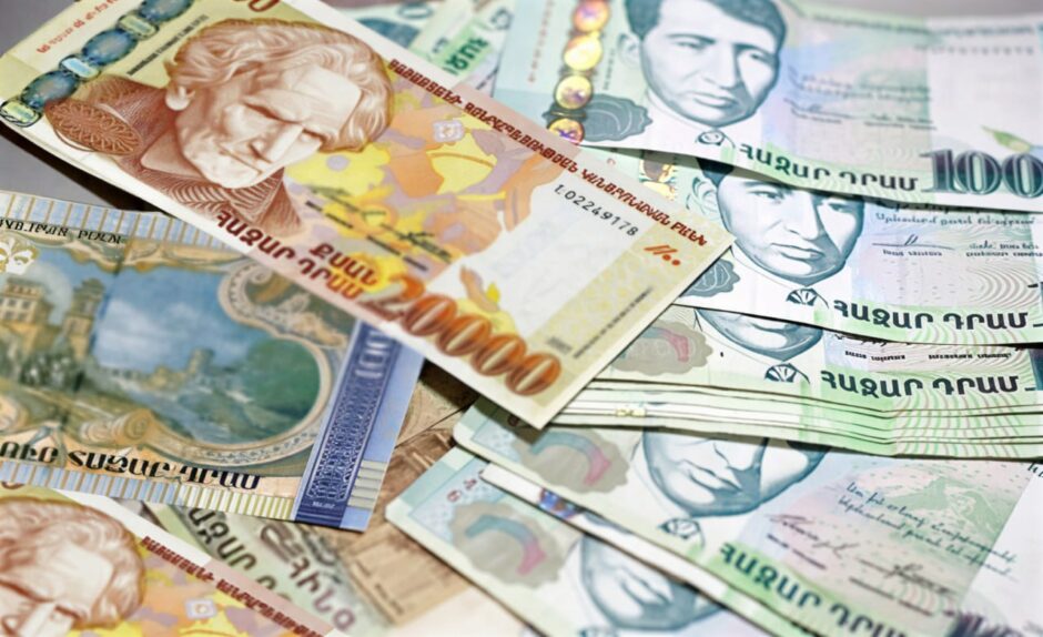 «Հին սերնդի» թղթադրամներով գնումները կարգելվեն. ո՞ր թղթադրամներն են փոխվում և ինչպե՞ս փոխարինել դրանք (ֆոտոշարք)