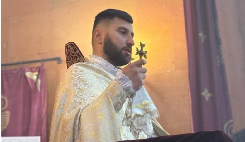 Ես այս եկեղեցուց դուրս կգամ մի դեպքում․ Տեր Արտաշես քահանան՝ իրենց հեռացնելու մասին Ես այս եկեղեցուց դուրս կգամ մի դեպքում․ Տեր Արտաշես քահանան՝ իրենց հեռացնելու մասին