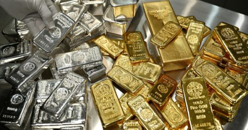 Цены на золото и серебро достигли новых рекордных максимумов на фоне спора вокруг Гренландии