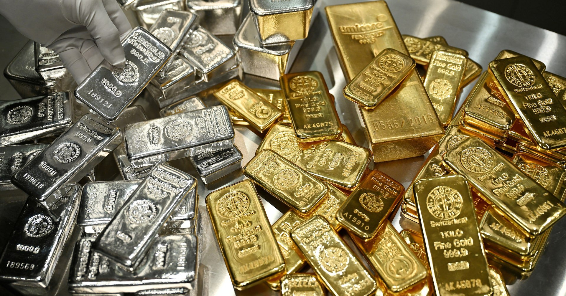Цены на золото и серебро достигли новых рекордных максимумов на фоне спора вокруг Гренландии Цены на золото и серебро достигли новых рекордных максимумов на фоне спора вокруг Гренландии
