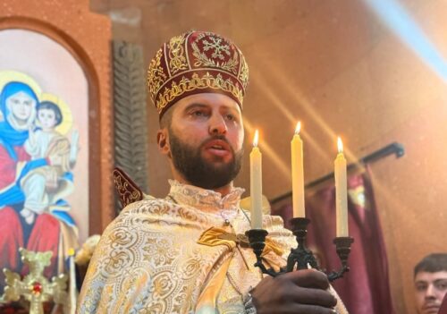 Սպասում եմ հոգին զորացնող հանդիպումների․ Փաշինյանին միացած, ապա ապաշխարած քահանա