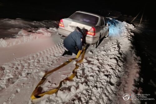 Փրկարարներն արգելափակումից դուրս են բերել ավտոմեքենաները և քաղաքացիներին ցուցաբերել համապատասխան օգնություն