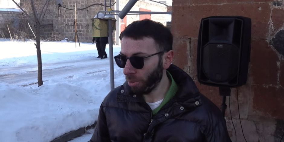 «Նոլդու Փաշինյան». թալինցի երիտասարդի ակցիան Փաշինյանի գալու ժամանակ