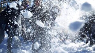 Գյումրիում ձնագնդիով խփելnւ համար վեճ է ծագել երկու պատանու միջև, որն ավարտվել է դանակահարությամբ