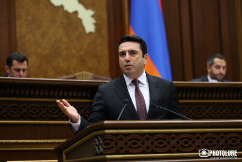 Եթե համեմատականներ անցկացնենք, ապա կտեսնենք, որ մասնավորում ավելի շատ են աշխատավարձ ստանում, քան պետական համակարգում․ Ալեն Սիմոնյան