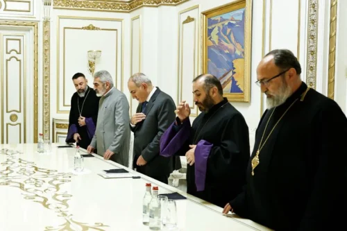 Ինչո՞ւ է Շվեյցարիայի հայոց թեմի առաջնորդական տեղապահը միացել Փաշինյանին և 10 եպիսկոպոսներին