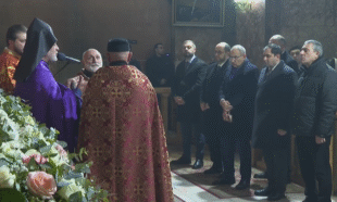 Պապիկյանը, գործը թողած, Փաշինյանի կեղծ պատարագների «մասսովկայի» մաս է կազմում․ պատգամավոր