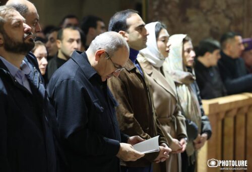 Փաշինյանի ներկայությամբ պատարագին չի զեղչվել Կաթողիկոսի անունը