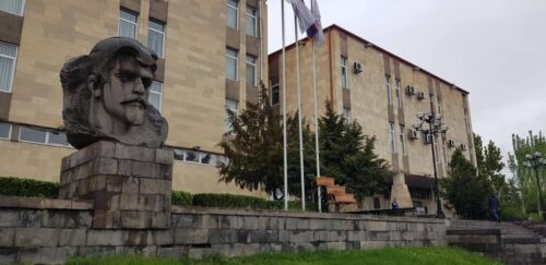 Մալաթիա-Սեբաստիա վարչական շրջանի երկու աշխատակցի, ինչպես նաև նրանց կաշառք տված անձին մեղադրանք է առաջադրվել