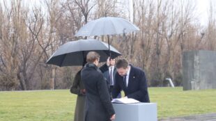 Ի՞նչ է գրել ԱՄՆ փոխնախագահ Վենսը՝ Ցեղասպանության թանգարանի հուշամատյանում