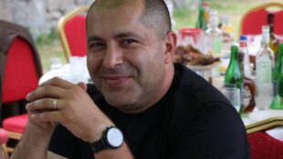 «Սրբազան պայքարի» աջակից Կարո Օկումուշյանի տնային կալանքը երկարաձգվեց ևս 3 ամսով