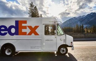 FedEx-ը դատի է տվել ԱՄՆ կառավարությանը՝ փոխհատուցում պահանջելով Թրամփի սահմանած մաքսատուրքերի համար