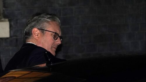 Մեծ Բրիտանիայի վարչապետը հրաժարական չի տա՝ չնայած իր նշանակած դեսպանի և Էփշտեյնի կապերի շուրջ սկանդալին