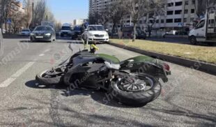 Երևանում բախվել են «Skoda»-ն ու մոտոցիկլը․ վարորդը տեղափոխվել է հիվանդանոց. Shamsynan.com