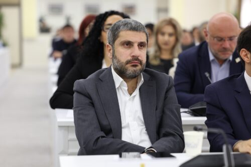 Ձյուն է եկել, աղ ենք լցրել, փոս է առաջացել, ո՞րն է դրա պատասխանատվությունը․ Արմեն Փամբուխչյանը՝ երևանյան փոսերի մասին