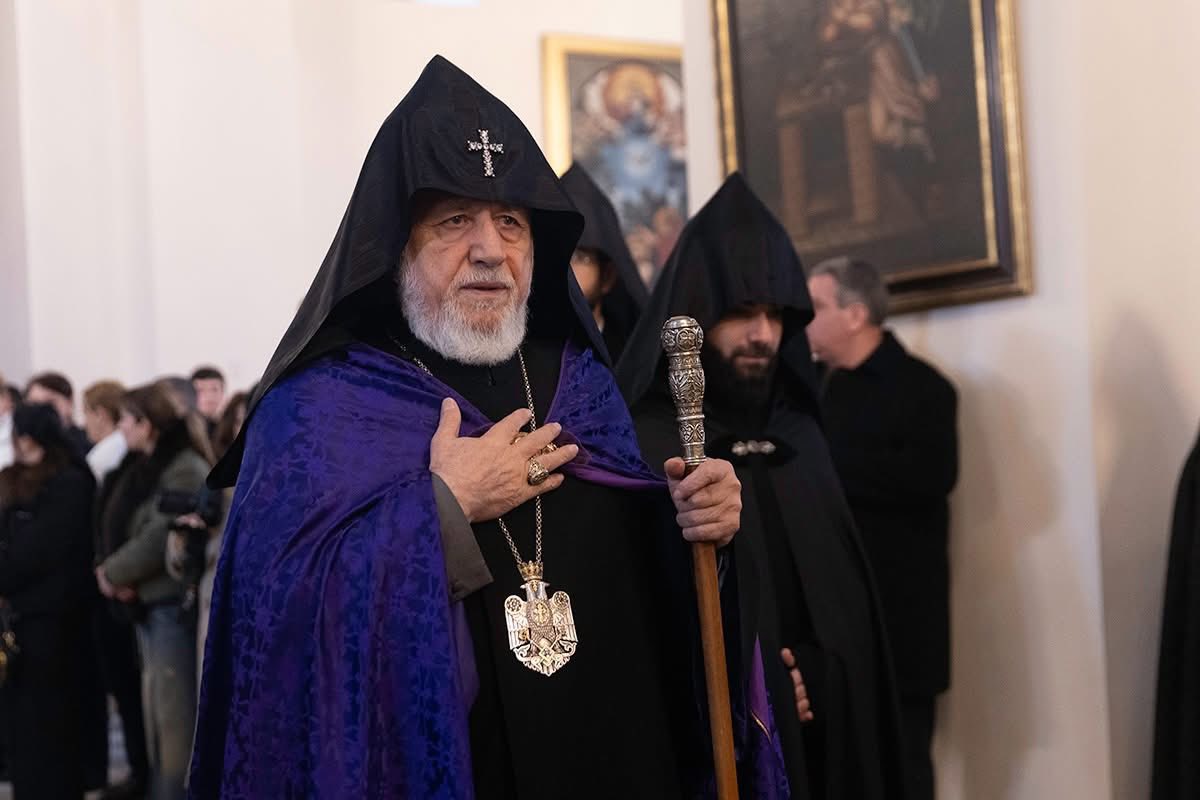 Կաթողիկոսը պաշարման մեջ․ ինչու՞ էր Գարեգին Բ-ն փորձում դուրս գալ երկրից և ինչի՞ց էր վախենում Փաշինյանը․ Независимая Газета Կաթողիկոսը պաշարման մեջ․ ինչու՞ էր Գարեգին Բ-ն փորձում դուրս գալ երկրից և ինչի՞ց էր վախենում Փաշինյանը․ Независимая Газета