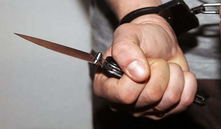 Արտառոց միջադեպ Գյումրիում․ 4 -5 հոգի մեքենայից իջնելով՝ դանակահարել են կանգառում կանգնած երիտասարդի. Aravot.am