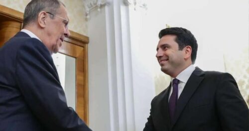 Для России странно, что накануне выборов в Армении Ереван обращается к ЕС с просьбой помочь предотвратить российское вмешательство: Лавров — Алену Симоняну