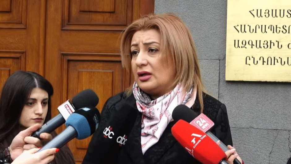 Մարդիկ մտնում են բժշկի մոտ, ասում են՝ ձրի է, գրի՛. բուժաշխատողները բողոքի ակցիա են արել ու նամակ հանձնել ԱԺ նախագահին