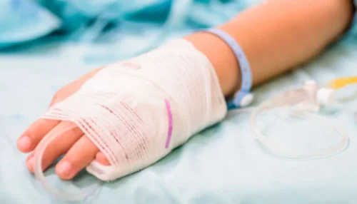 Խորթ մոր ծեծից հետո հոսպիտալացված 1.2 տարեկան երեխայի վիճակը շարունակում է ծայրահեղ ծանր մնալ․ նոր մանրամասներ