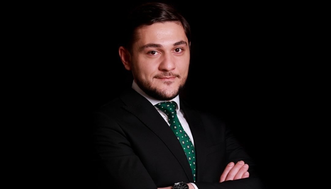 Ձեռքով սրտիկը չի նշանակում, որ նա սիրում է բոլորին, նշանակում է՝ նա «սիրում» է միայն յուրայիններին․ փաստաբան Ձեռքով սրտիկը չի նշանակում, որ նա սիրում է բոլորին, նշանակում է՝ նա «սիրում» է միայն յուրայիններին․ փաստաբան