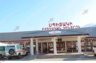 Լոռու մարզում դպրոցից տուն գնալու ճանապարհին 11-ամյա և 8-ամյա եղբայրները ու նրանց 5-ամյա ընկերը ձեռքերով, ոտքերով և քարերով հարվածներ են հասցրել 10-ամյա տղային․ վերջինը տեղափոխվել է հիվանդանոց. Shamshyan.com