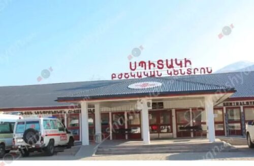 Լոռու մարզում դպրոցից տուն գնալու ճանապարհին 11-ամյա և 8-ամյա եղբայրները ու նրանց 5-ամյա ընկերը ձեռքերով, ոտքերով և քարերով հարվածներ են հասցրել 10-ամյա տղային․ վերջինը տեղափոխվել է հիվանդանոց. Shamshyan.com