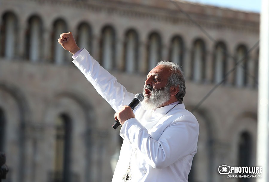 Ես՝ բանտում, դու՝ ոչ, բայց ես՝ ազատ, իսկ դու՝ ոչ, որովհետև ճշմարտությունը ազատարար է․ Բագրատ սրբազանը՝ Փաշինյանին Ես՝ բանտում, դու՝ ոչ, բայց ես՝ ազատ, իսկ դու՝ ոչ, որովհետև ճշմարտությունը ազատարար է․ Բագրատ սրբազանը՝ Փաշինյանին