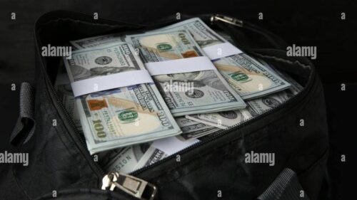 Մոսկվայում 7-ամյա աղջիկը մոր հետ վիճելուց հետո պատուհանից նետել է 88․000 դոլարով լի պայուսակը