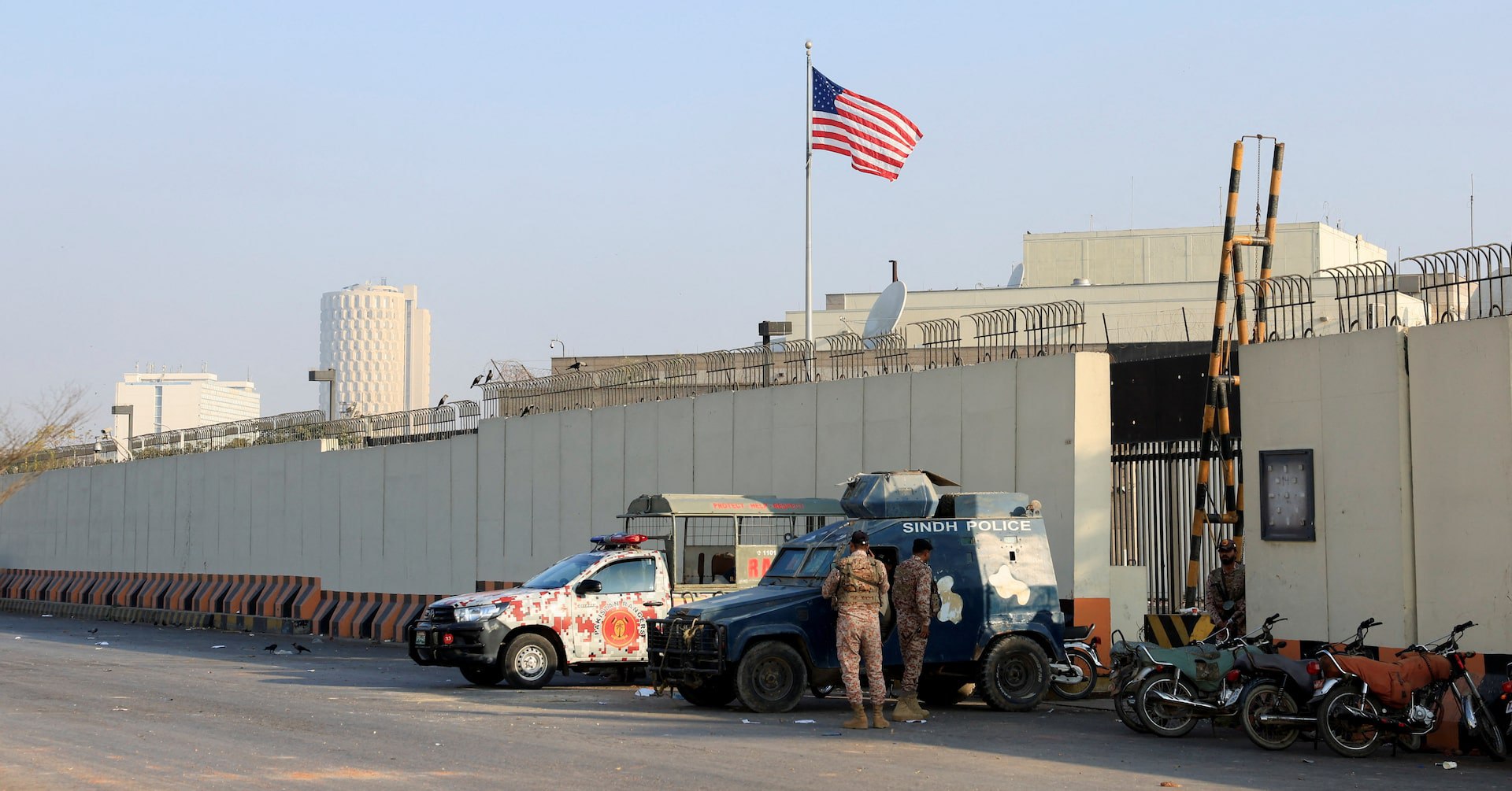 ԱՄՆ ծովային հետևակը կրակ է բացել Պակիստանում հյուպատոսությունը գրոհած ցուցարարների վրա ԱՄՆ ծովային հետևակը կրակ է բացել Պակիստանում հյուպատոսությունը գրոհած ցուցարարների վրա