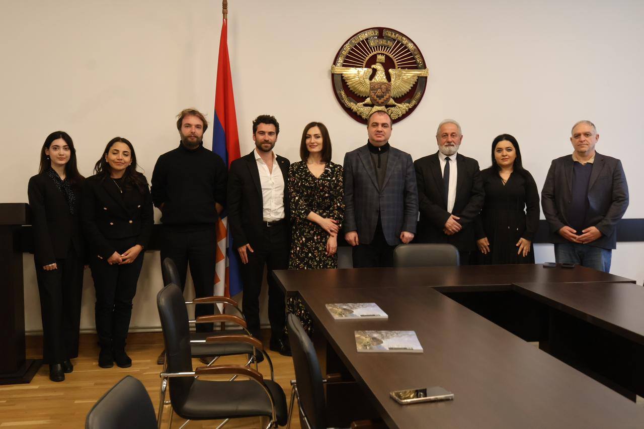 ԱՀ նախագահի պաշտոնակատարն ընդունել է ֆրանսիացի լրագրողների ԱՀ նախագահի պաշտոնակատարն ընդունել է ֆրանսիացի լրագրողների