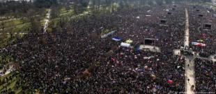 Պրահայում զանգվածային բողոքի ցույցեր են․ ազգը բաժանվում է երկու կատեգորիայի՝ «սովորական մարդիկ» և «անձեռնմխելիները»