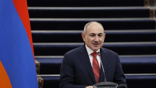 Փաշինյանը ներողություն է խնդրել արցախցի կնոջից