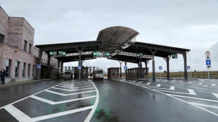 ՀՀ սահմանային անցակետերում բեռնատարների համար կկառուցվեն վճարովի կայանատեղիներ. ՊԵԿ