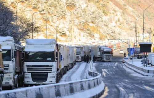 Բագրատաշենի անցակետի վրացական կողմում բեռնատարների երկար հերթեր են, վարորդները օրերով սպասում են․ Shamshyan. com