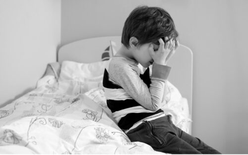 Օտարերկրացի մայրը ծեծել է 3-ամյա երեխային, մահճակալից գցել հատակին և քարշ տվել․ shamshyan.com