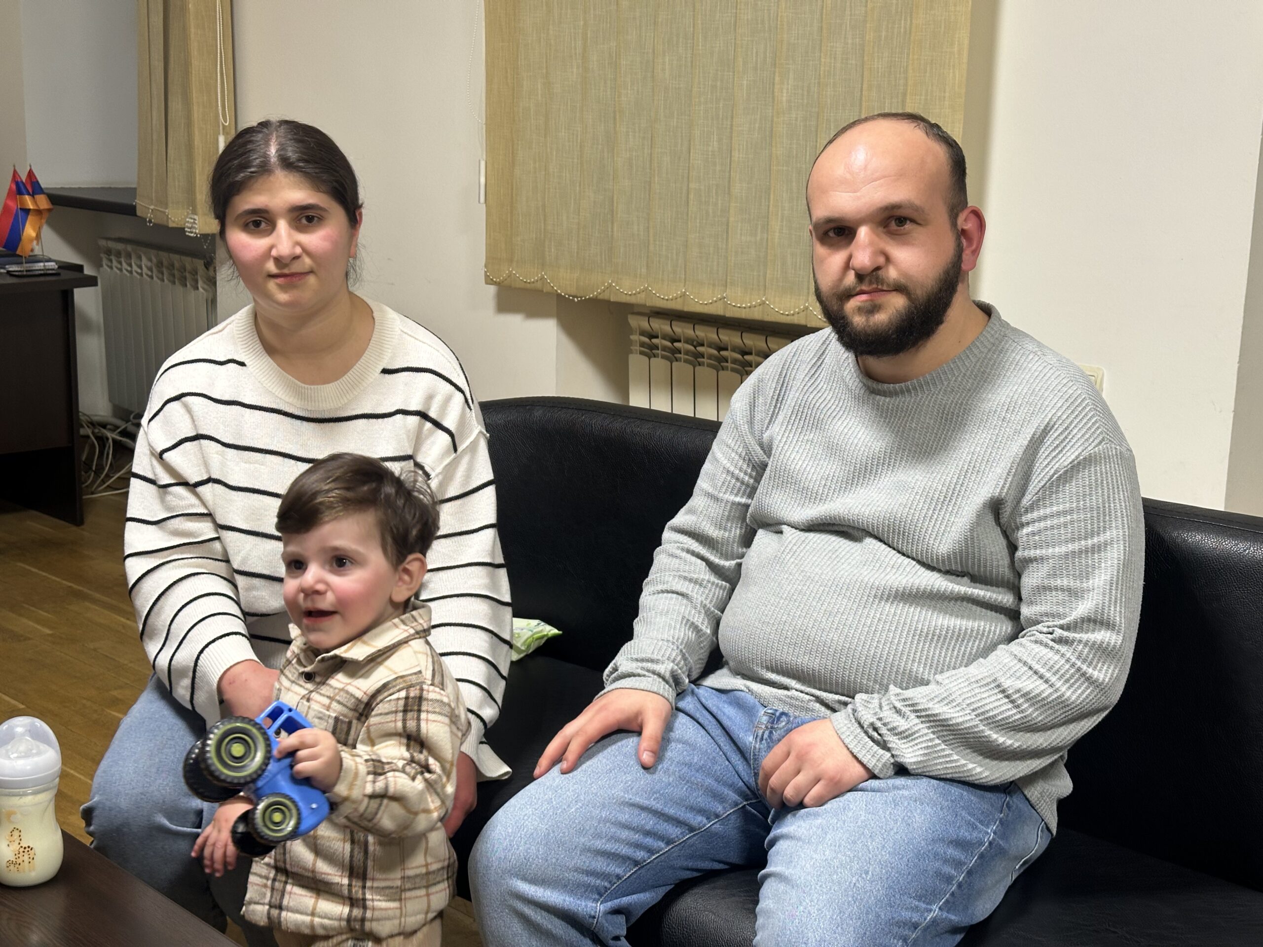 Արցախցի ընտանիքը կիսվել է․ վարձով տուն չեն գտնում Արցախցի ընտանիքը կիսվել է․ վարձով տուն չեն գտնում