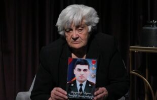 Մեր որդիների մահվան մեղավորները պետք է պատժվեն, մղկտան, քրքրվեն․ Արցախի հերոսի մայր