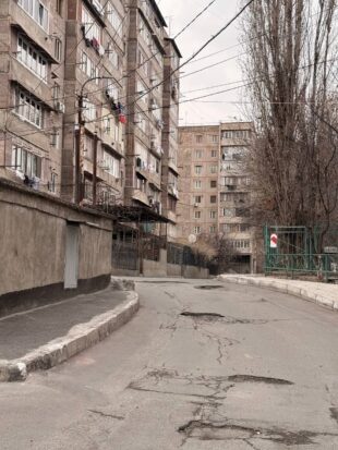 Դավթաշենը՝ փոսերի մեջ․ ե՞րբ են փոսալցման աշխատանքներ կատարելու (լուսանկարներ)