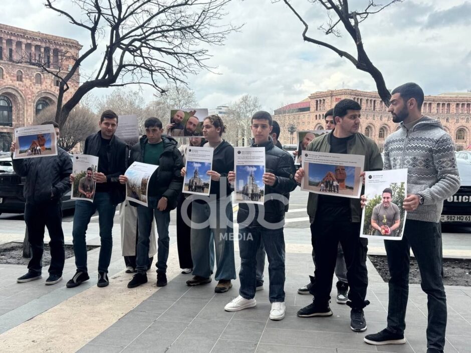 «Մեր հայրենիքը վաճառքի ու սակարկման ենթակա չէ»․ բողոքի ակցիա՝ Կառավարության շենքի դիմաց (լուսանկարներ)