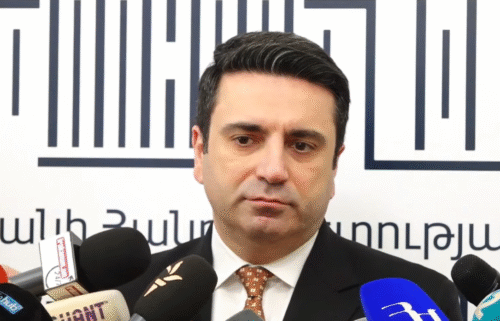 Հյուսիսում պատերազմ է, հարավում պատերազմ է, իսկ մենք, այդ ֆոնին, Ադրբեջանի հետ խաղաղություն ենք բերել․ Ալեն Սիմոնյանի ճեպազրույցը՝ կետերով