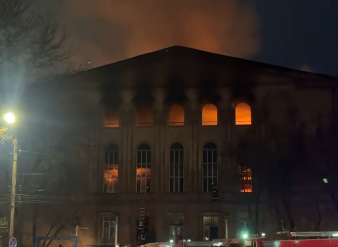 Կանխվել է կրակի տարածումը դեպի բնակելի շենքեր, հարակից շենքերի բնակիչները տարհանվել են. ՆԳՆ խոսնակը՝ Ազատության պողոտայում բռնկված հրդեհի մասին