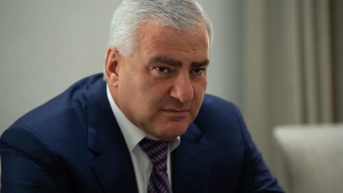 Երկարաձգված կալանք, բերման ենթարկված անձինք. ի՞նչ եղավ Սամվել Կարապետյանի դատին