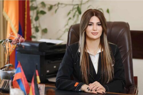 Սարդարապատի դպրոցի տնօրենը՝ Արցախի դրոշը «Փառքի անկյունից» չհեռացնելու պատճառով, ազատվել է պաշտոնից․ մանրամասներ