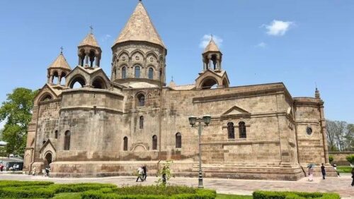 Մայր  աթոռում տեղի ունեցած խուլիգանության դեպքով  դատարանը պարտավորեցրել է քրեական վարույթ նախաձեռնել. Արա Զոհրաբյան