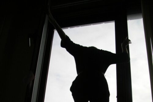 Ամուսինը պարբերաբար ֆիզիկական ուժեղ ցավ և հոգեկան ուժեղ տառապանք է պատճառել կնոջը՝ նրան հասցնելով ինքնասպանության․ ՔԿ