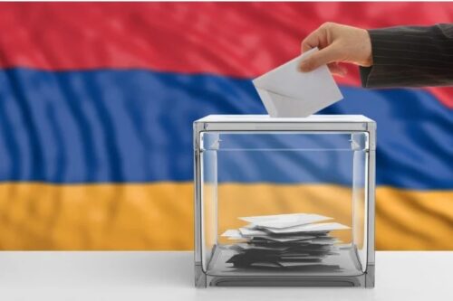 ՀՀ իշխանությունը ճնշում է ընդդիմությանը՝ փոխելով ընտրական խաղի կանոններն ընտրությունից մի քանի շաբաթ առաջ․ Известия